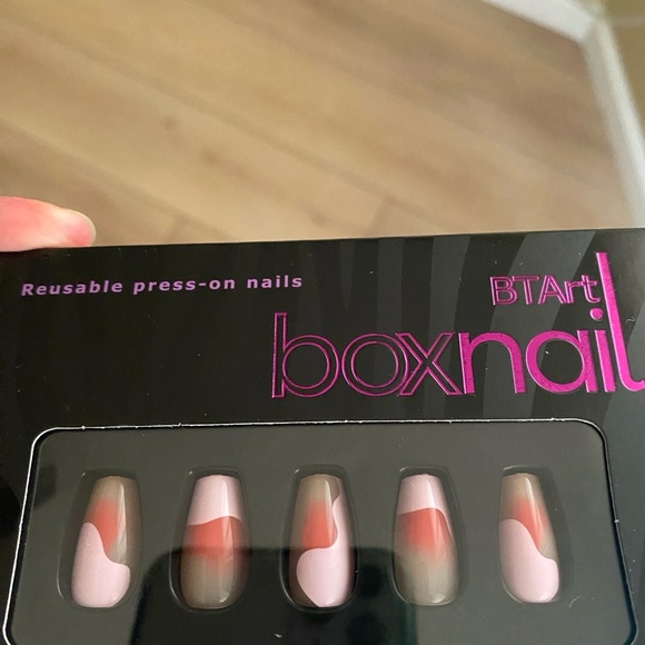 BTArtbox Nails Lot of 3 + Beauty Secret Glue, Gel Press-On Reusable Nails - Picture 4 of 5